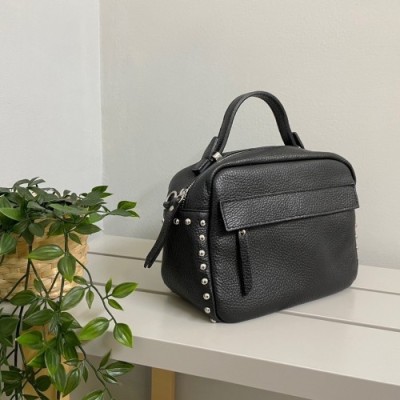 Mini bag nera con borchie